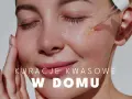 Kwasowy peeling w domu: delikatna pielęgnacja dla promiennej cery. Kropelka serum na policzku.
