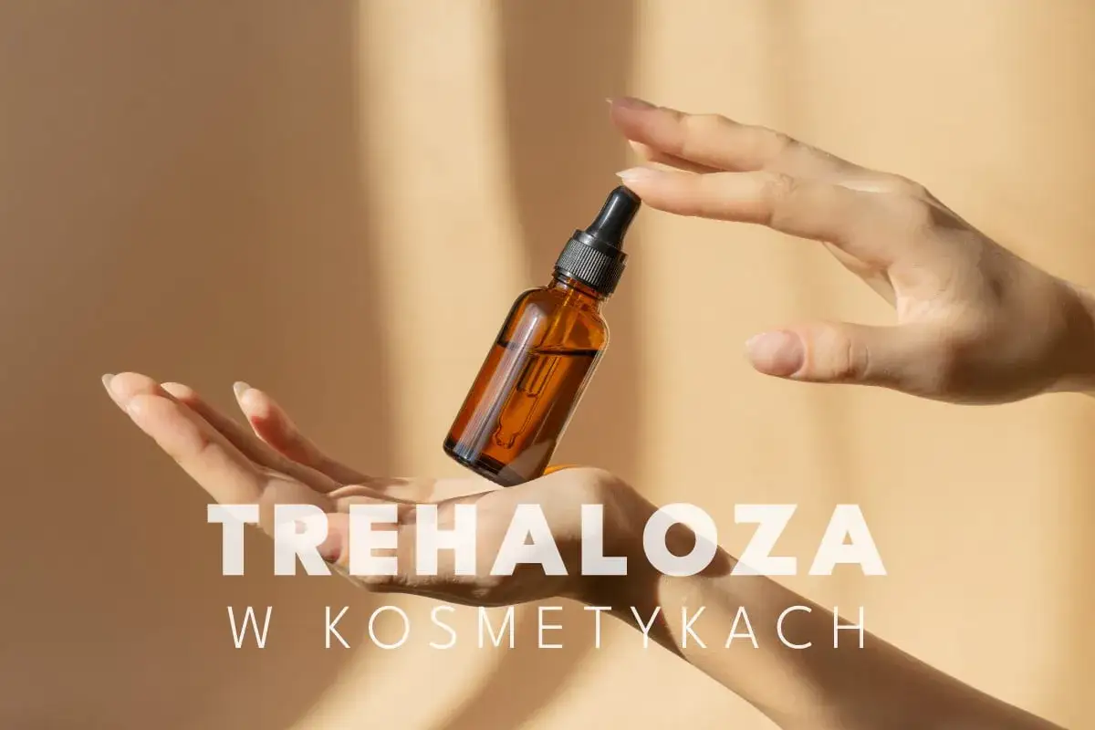 Dwie dłonie trzymają buteleczkę z serum. Tekst: 