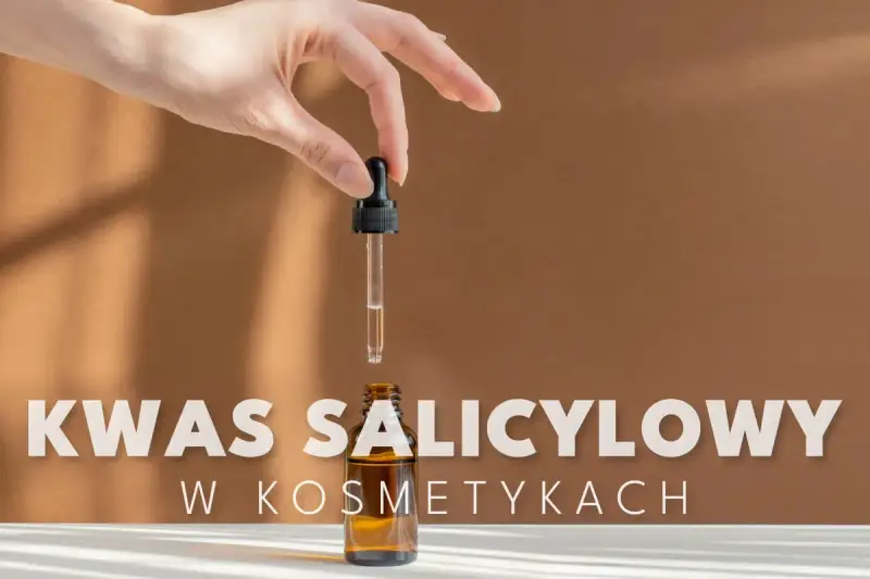 Dłoń trzyma pipetkę z serum. Tekst informuje z czym nie łączyć kwasu salicylowego w kosmetykach.